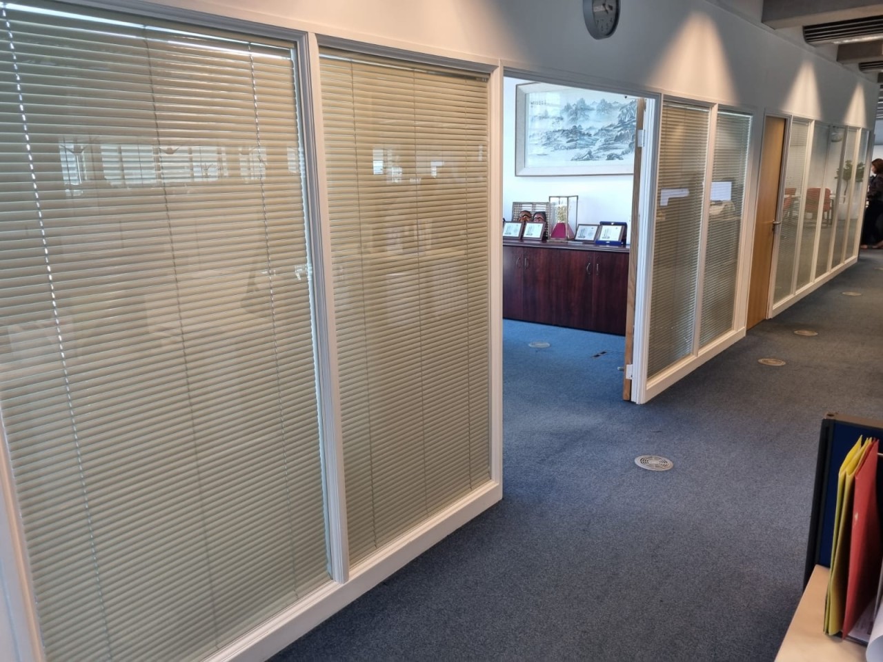 Elevate-your-Workspace-with-Custom-Glass-Partition-Installations